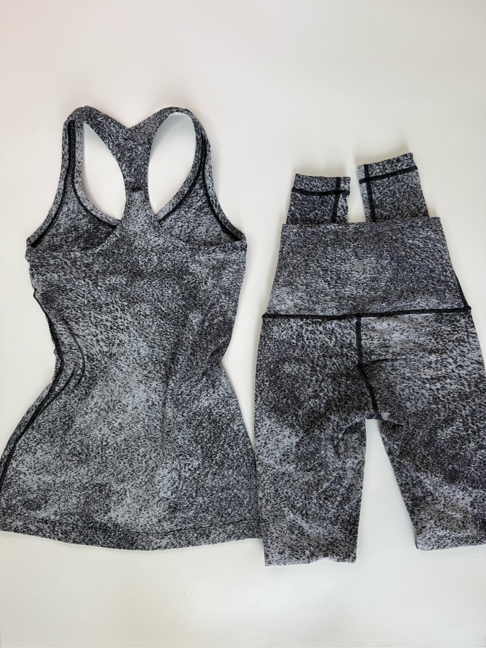 Lululemon Spray Jacquard White Black Set sz 2